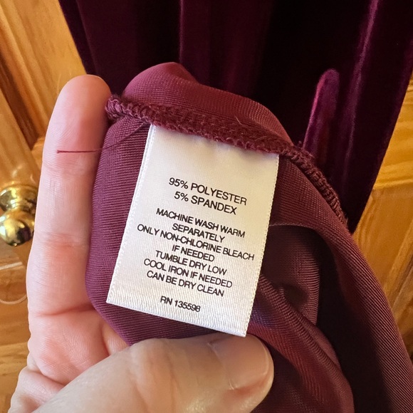 Signature Studio Red Velvet Dress Size L NWT - Picture 10 of 12